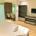 Greystone Haus D Majestic Place