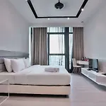 Expressionz By Kl Suites