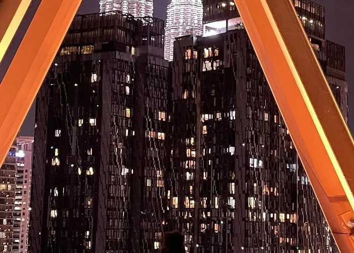 Scarletz Suite By Skyscraper