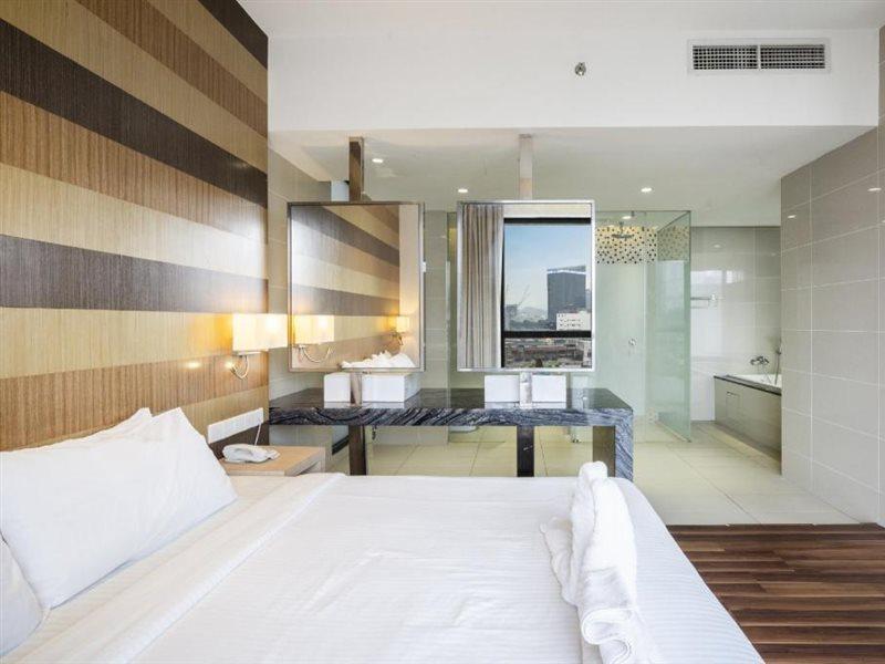 Greystone Haus D Majestic Place
