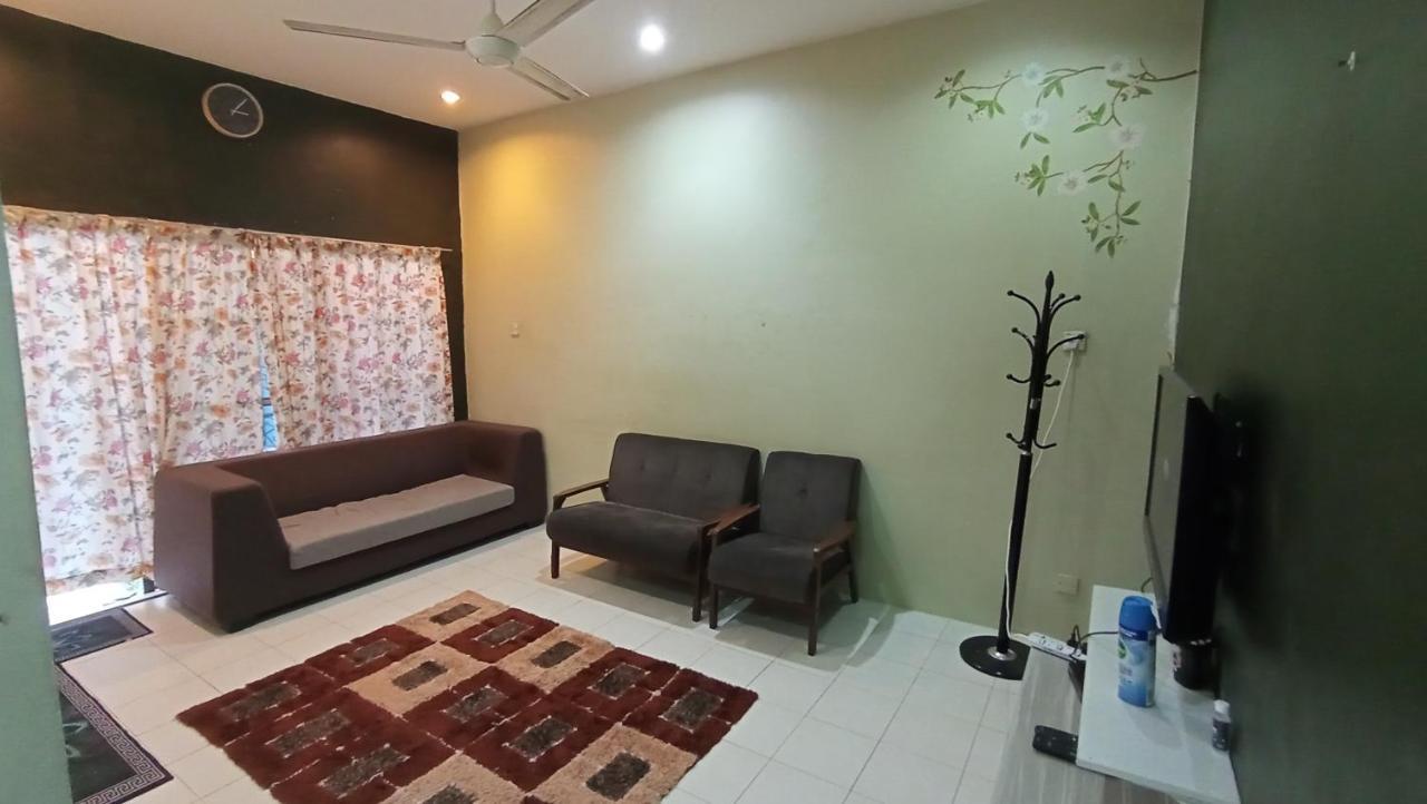 Homestay Ksb 448, Kuala Sungai Baru, Melaka * Kuala Lumpur