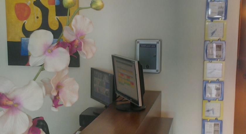 Oyo 106 Zodiac Golden Palace Hotel 2*
