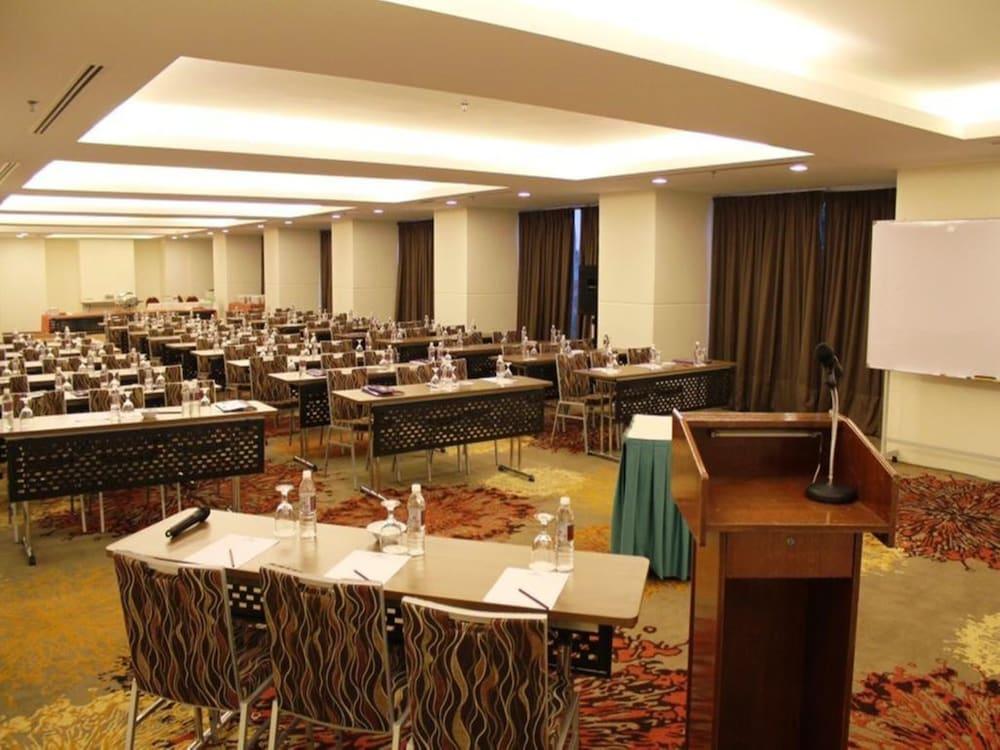 Royal Hotel