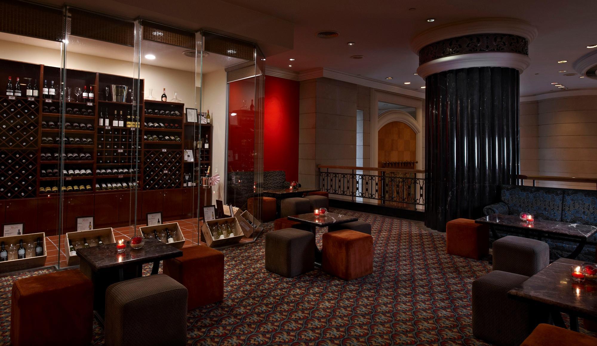 Renaissance & Convention Centre Hotel