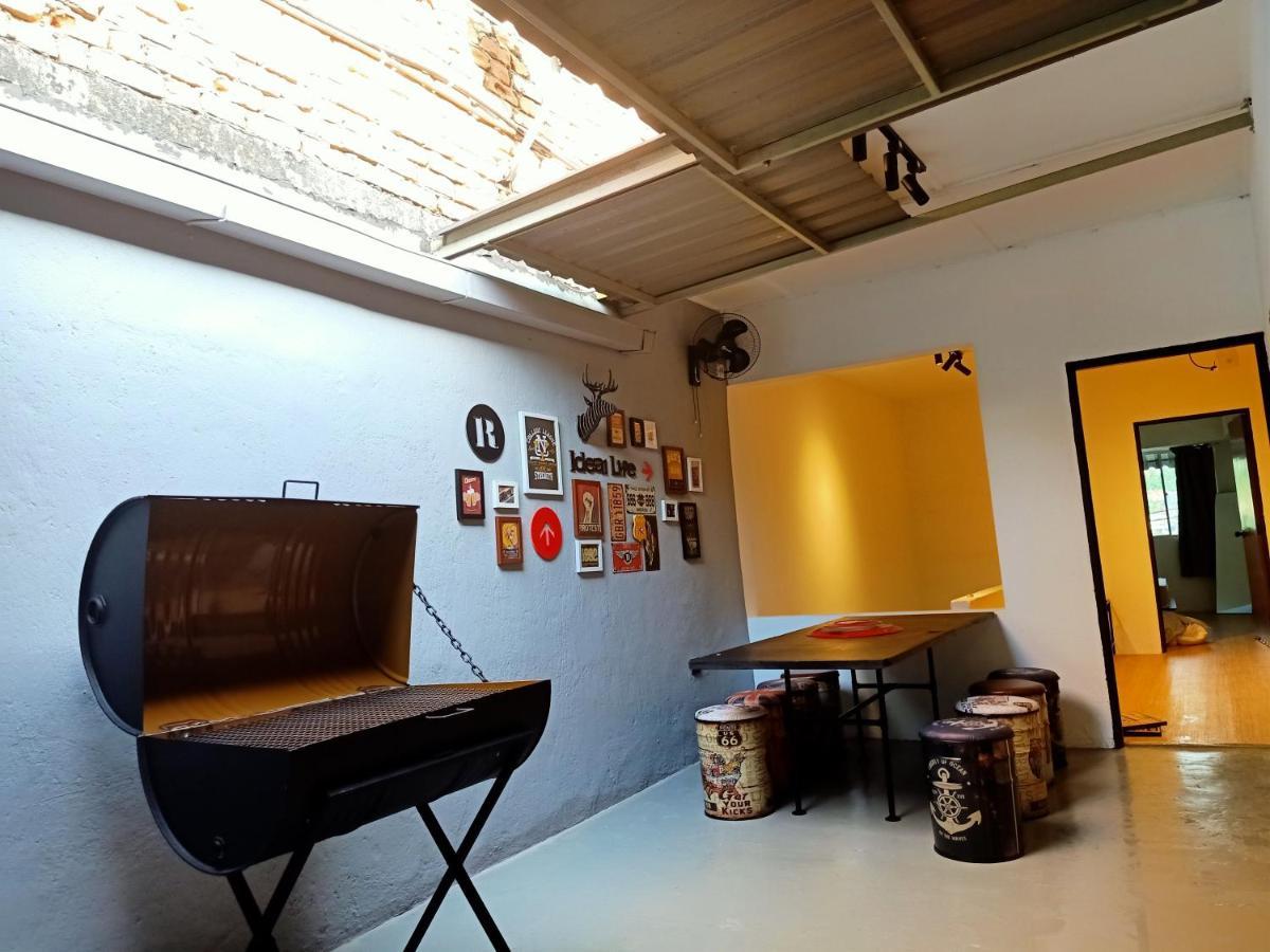 Cozy With Karaoke System & Pool Table *