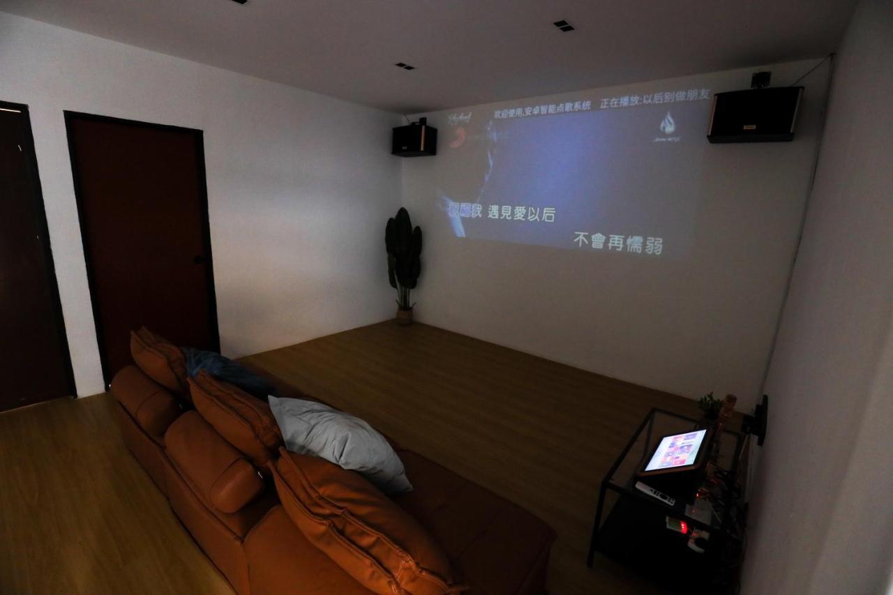Apartment Cozy With Karaoke System & Pool Table