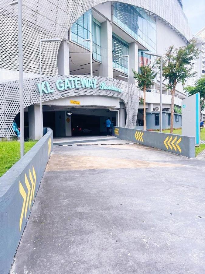 Apartment Connected Train 1 Bedroom Above Mall-16 *
