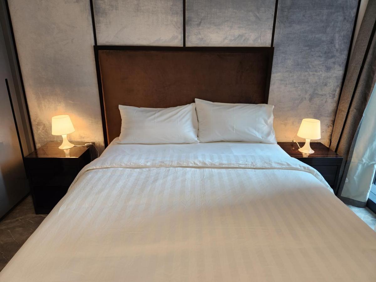 The Platinum 2 Premium By Reluxe *