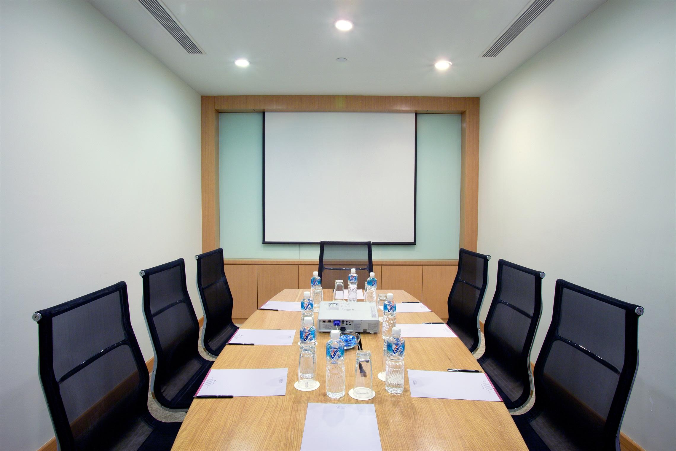 Parkroyal Serviced Hotel