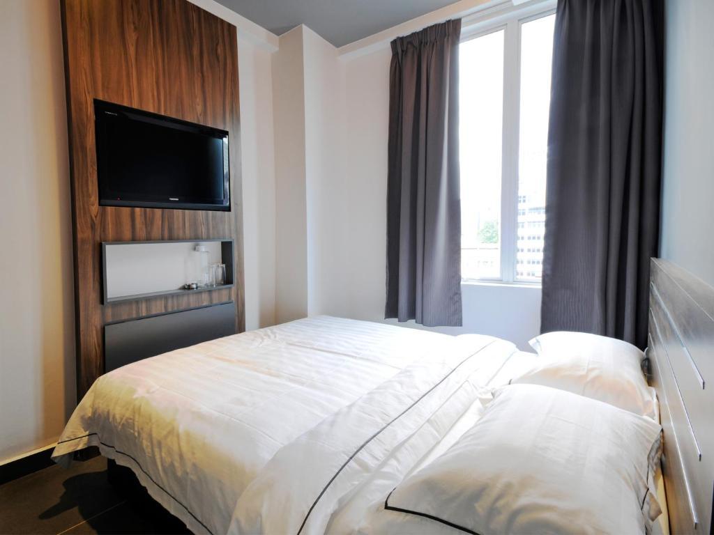 1915 Hotel 2*