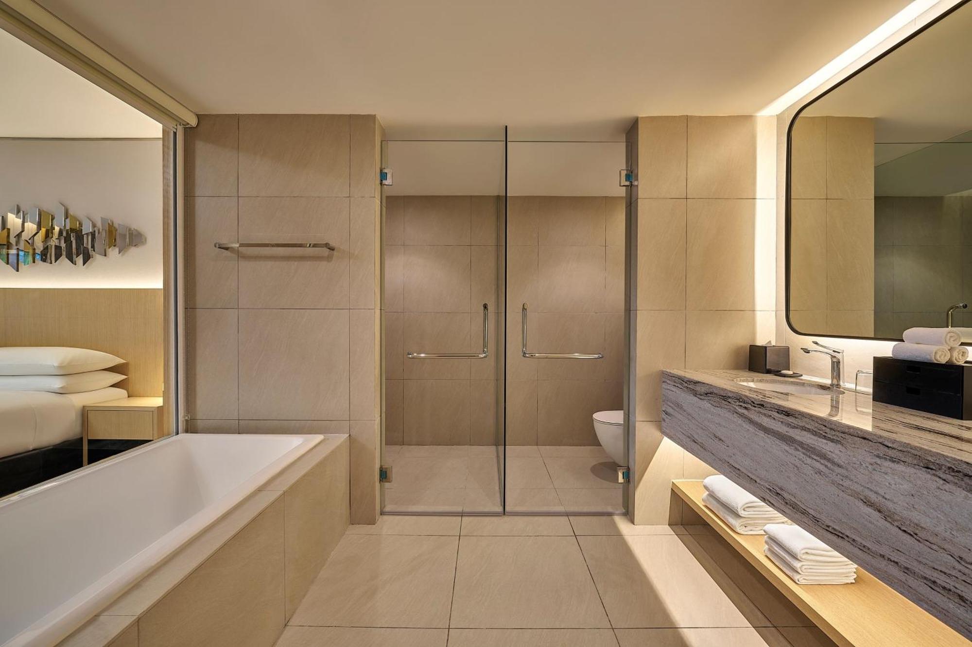 Hotel Renaissance & Convention Centre 5*