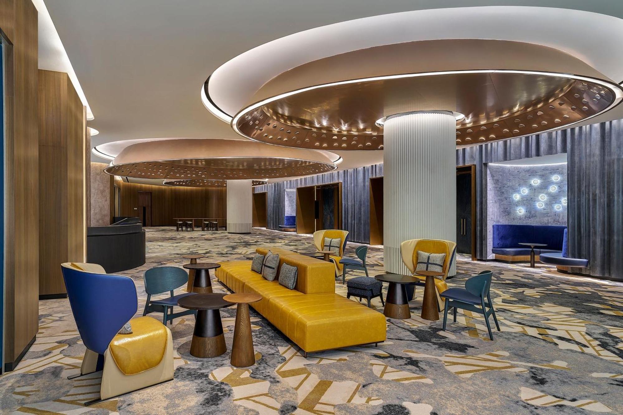 Hotel Renaissance & Convention Centre