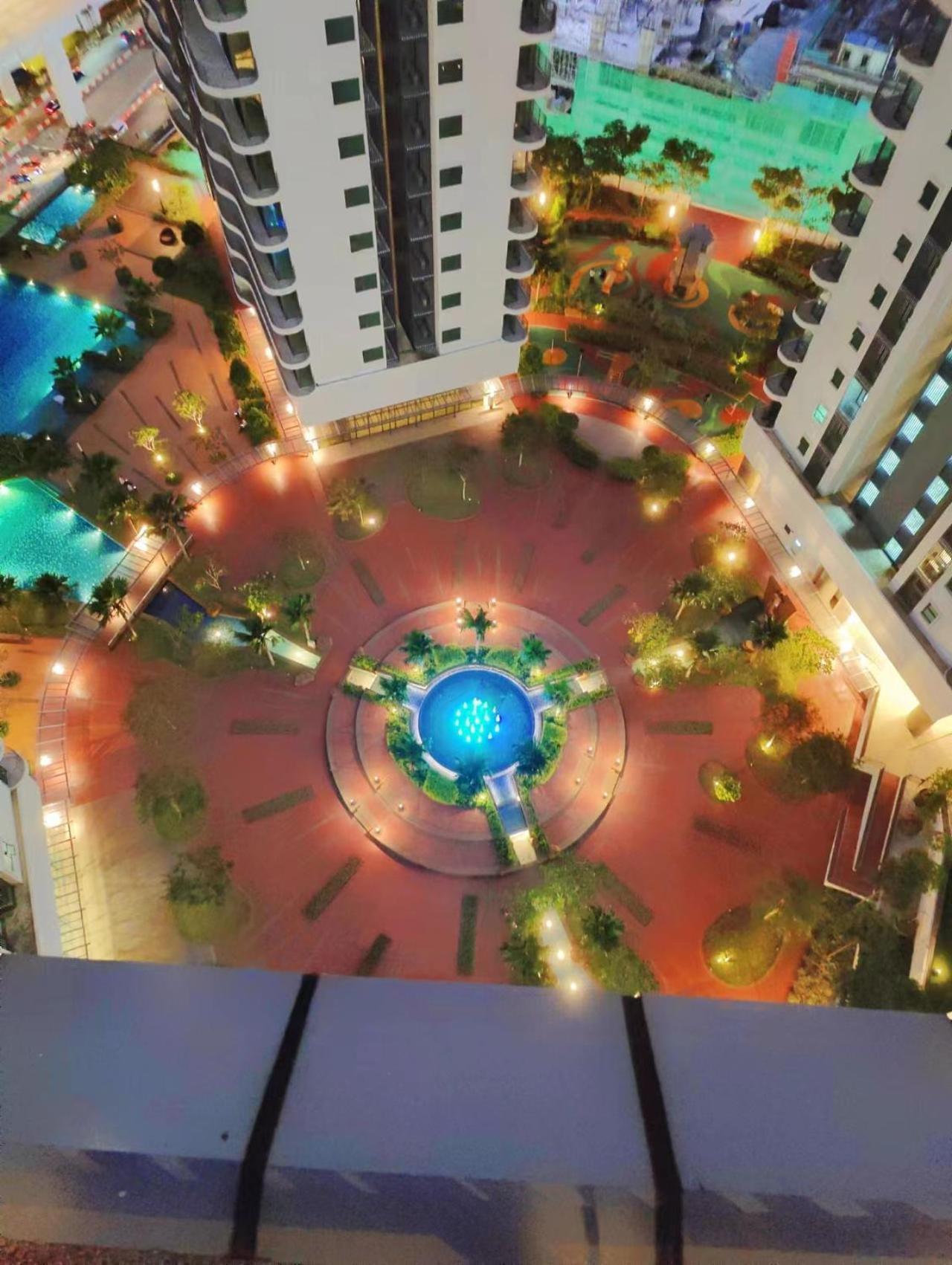 Central Kl City With Balcony Infinity Pool & Lrt Mrt & Klcc Mall Access Apartment Kuala Lumpur