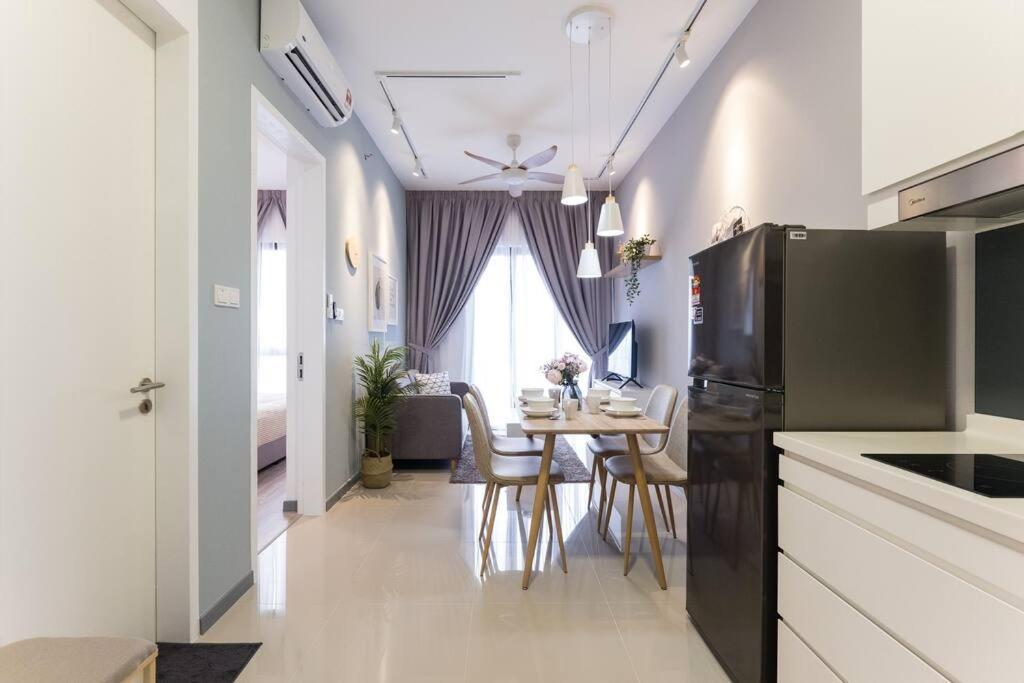 New! Cozy & Warm Scandinavian Walk To Lrt Apartment Kuala Lumpur