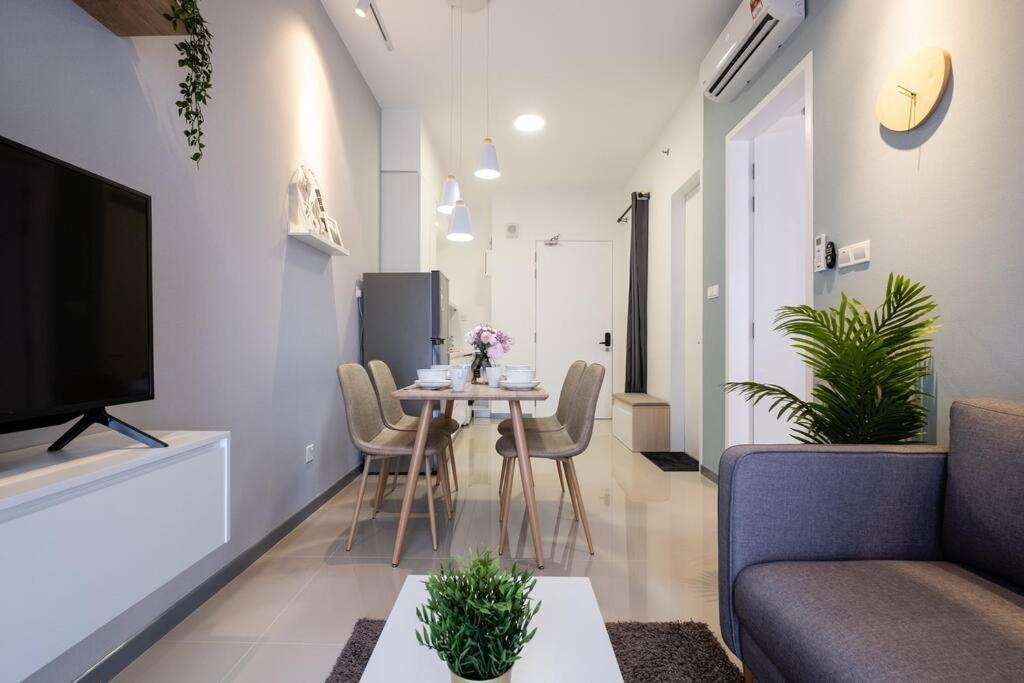New! Cozy & Warm Scandinavian Walk To Lrt * Kuala Lumpur