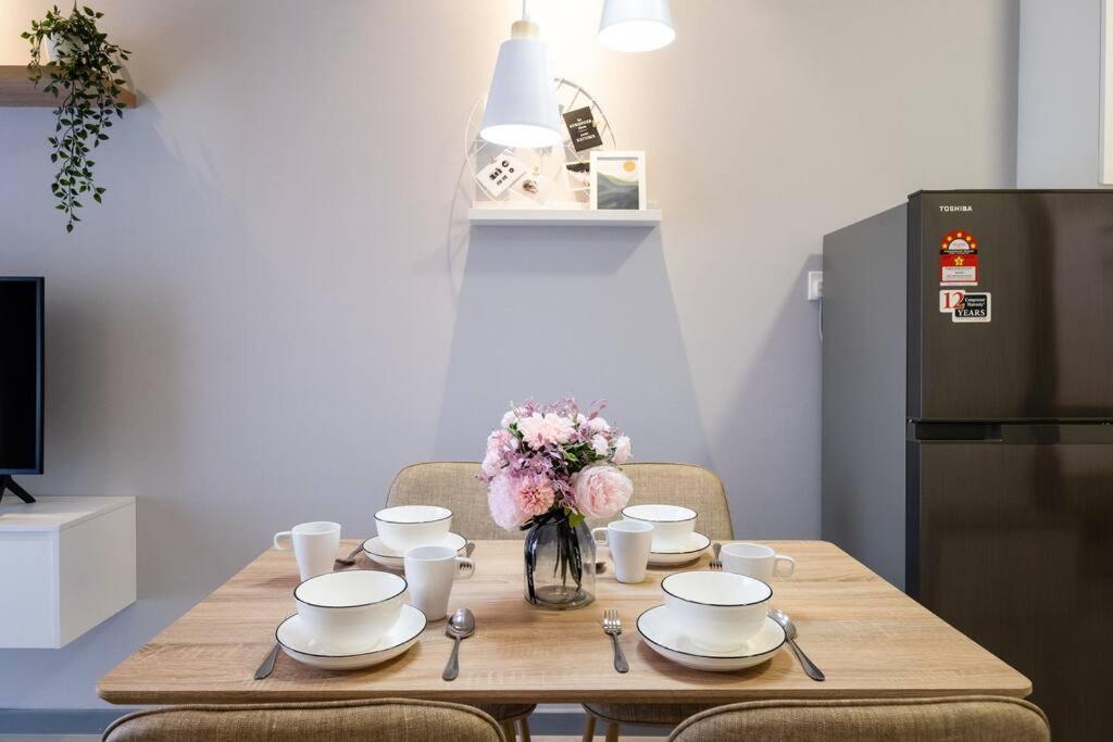 New! Cozy & Warm Scandinavian Walk To Lrt Apartment Kuala Lumpur