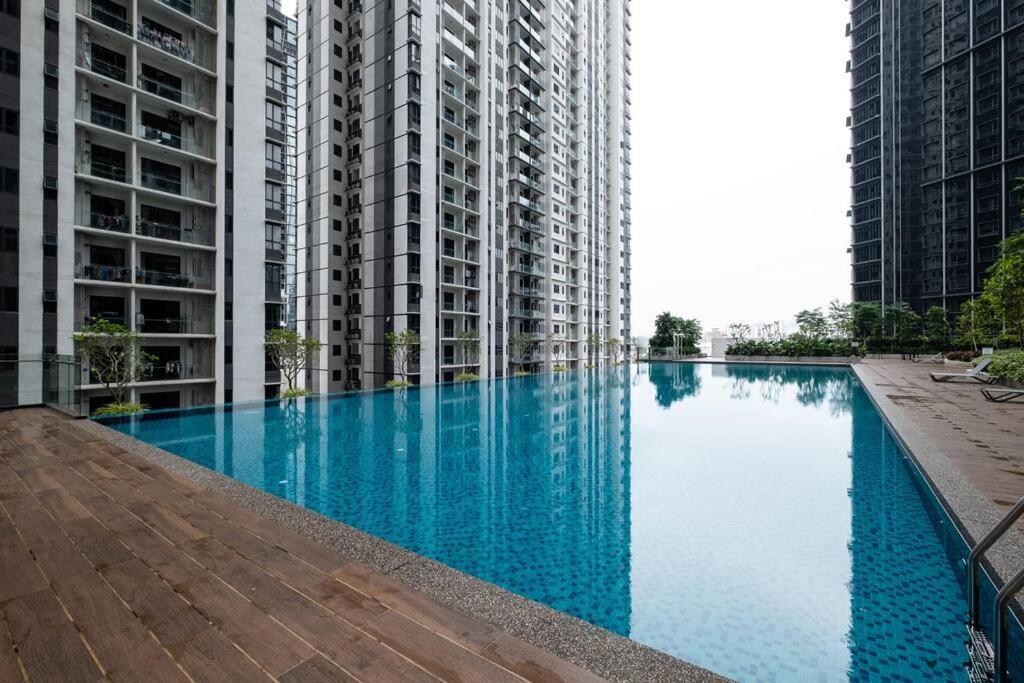 New! Cozy & Warm Scandinavian Walk To Lrt