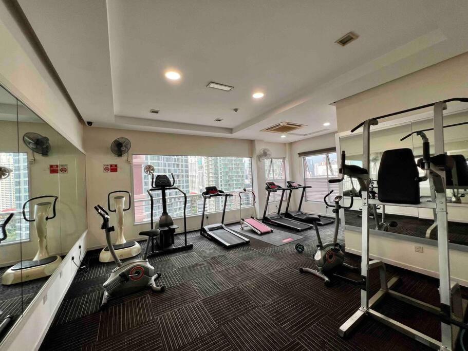 Couple At Casa Mutiara 5 Mins Walk To Lrt, Jalan Alor And Bukit Bintang Apartment