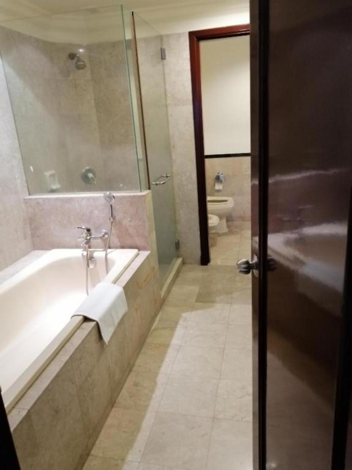 Worldwide Service At Times Square Apartment