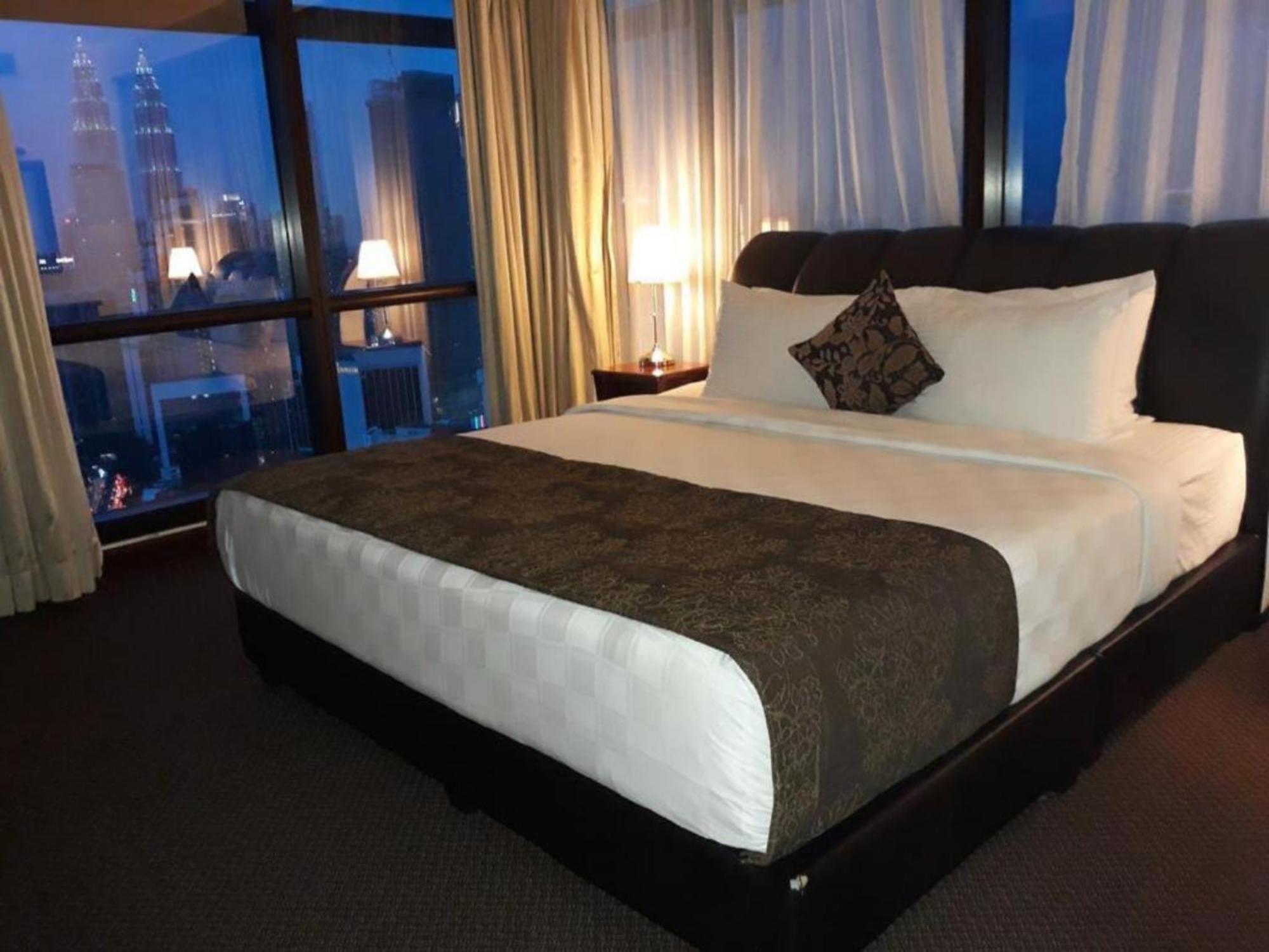 Worldwide Service At Times Square Apartment