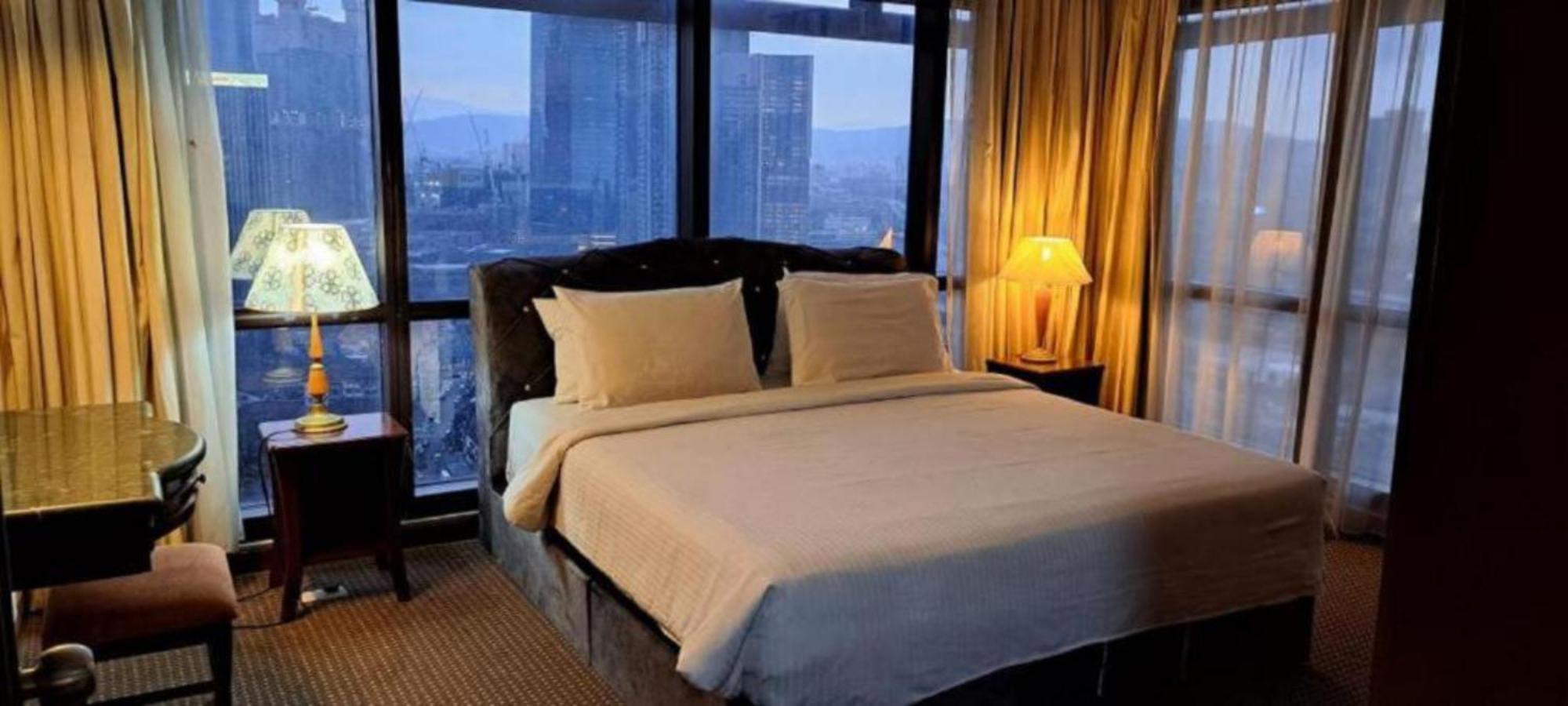 Worldwide Service At Times Square Apartment *
