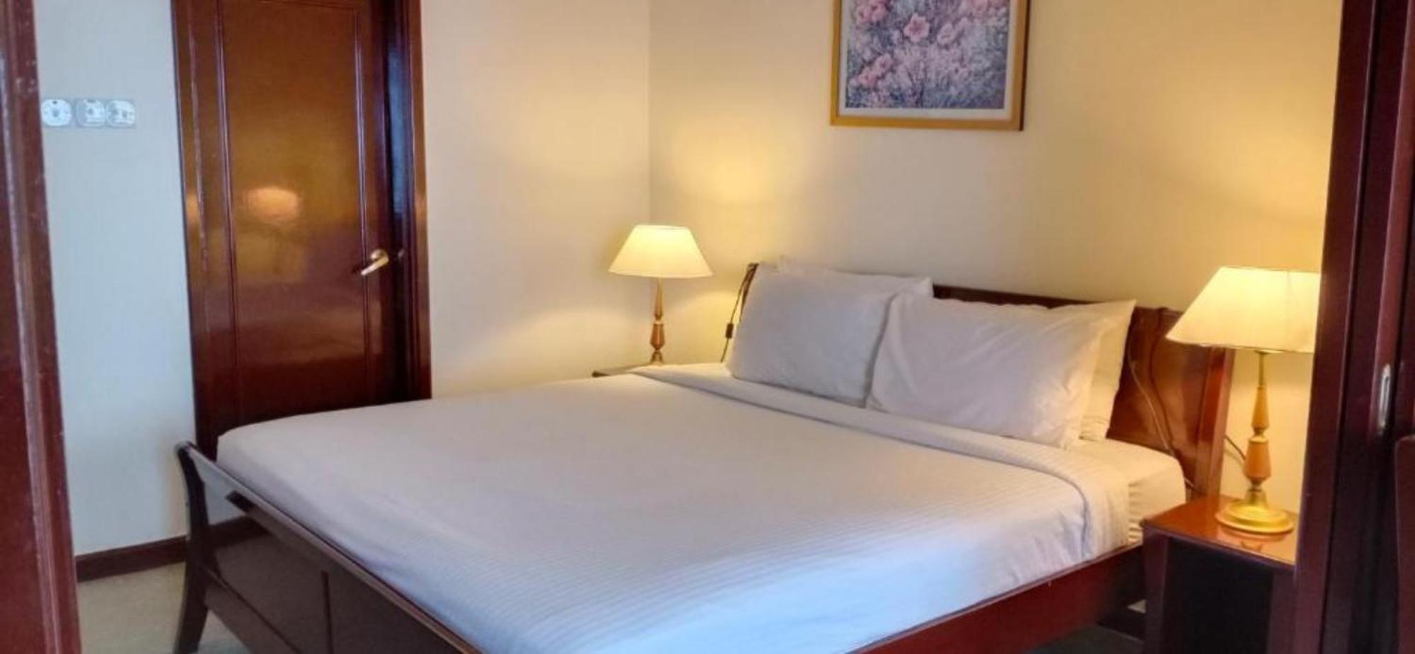 Worldwide Service At Times Square Apartment *