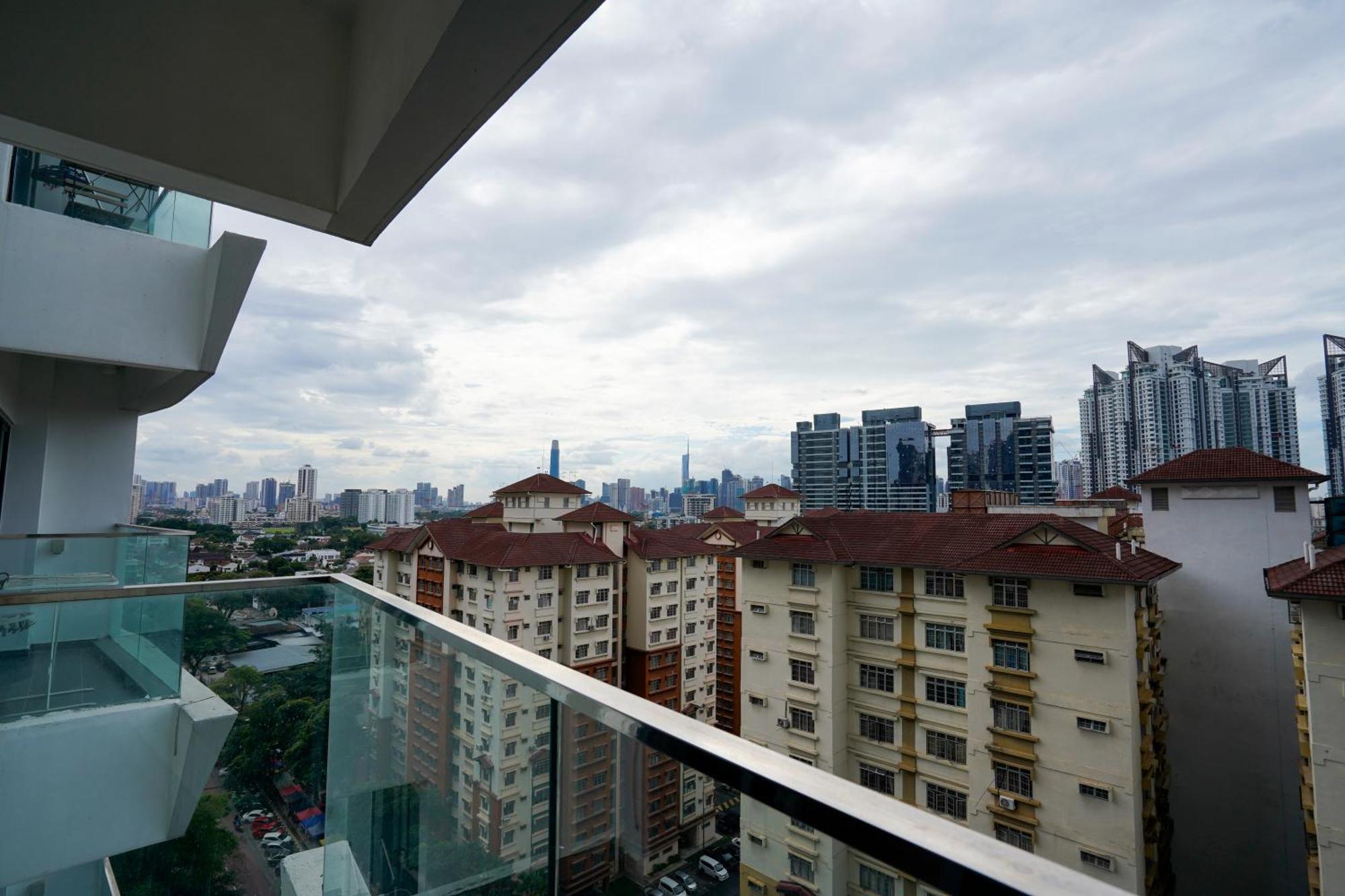 Apartment Reizz Homestay, By Just