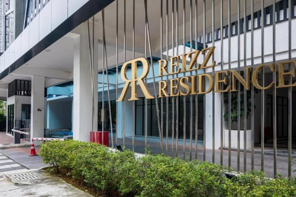The Wadies 2br 5pax Reizz Residences With Balcony And View Jalan Ampang Apartment *