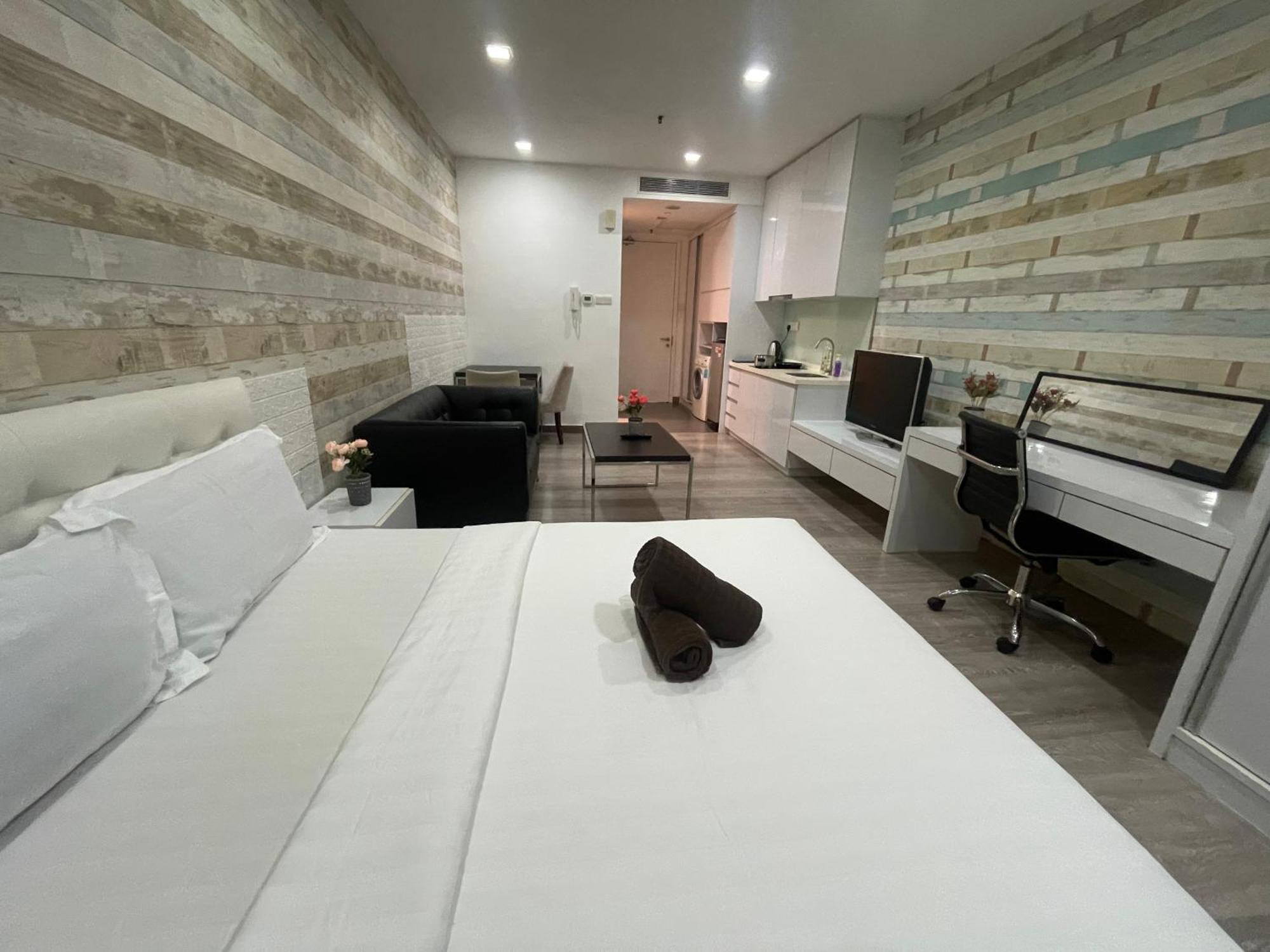 Apartment With Balcony In One Bukit Ceylon