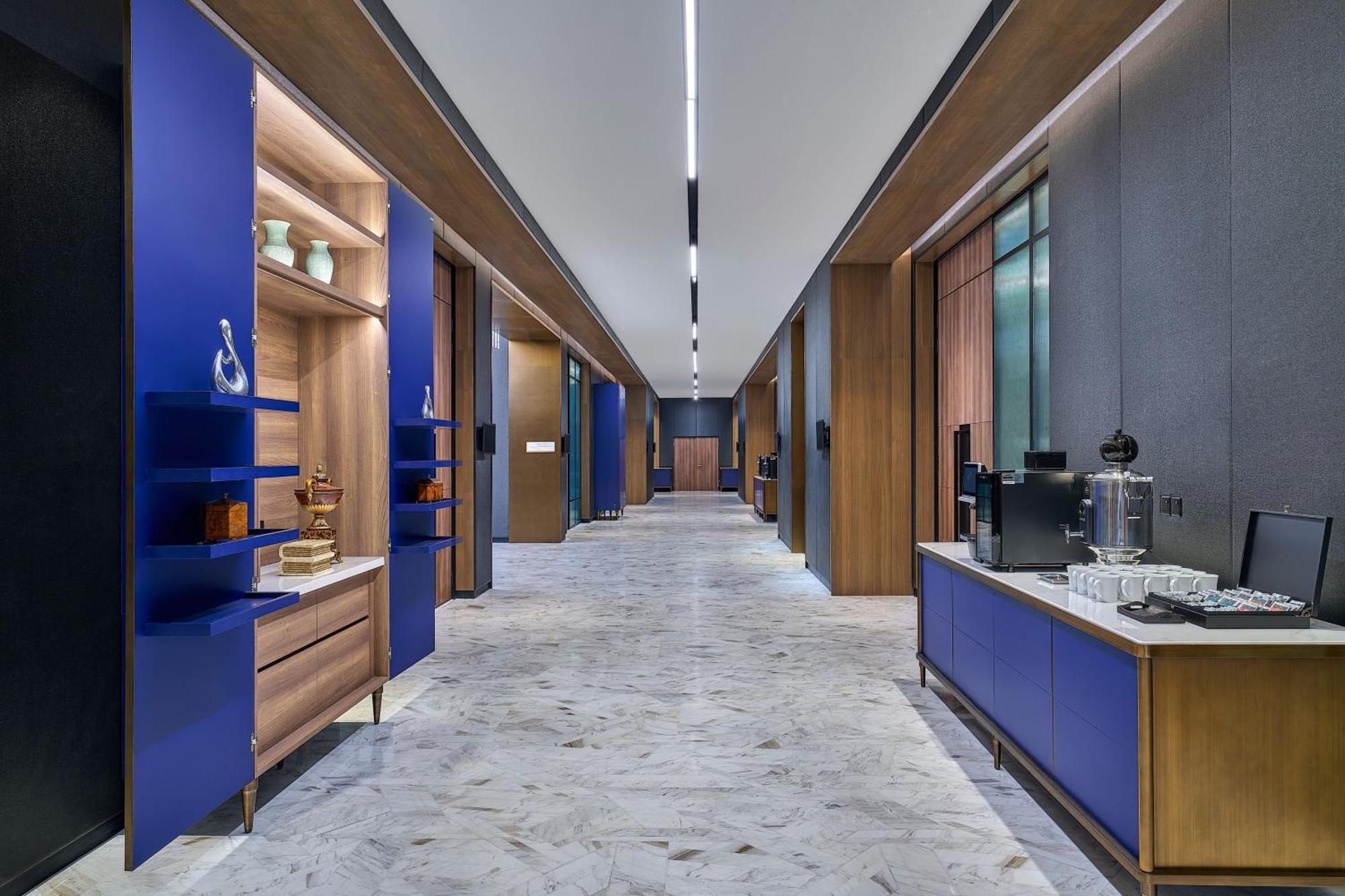 Renaissance & Convention Centre 5*