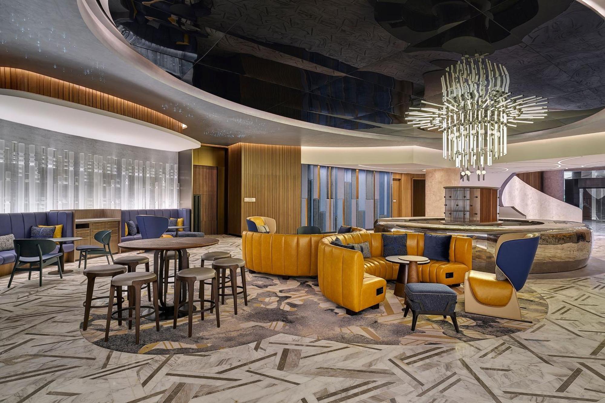 Renaissance & Convention Centre 5*