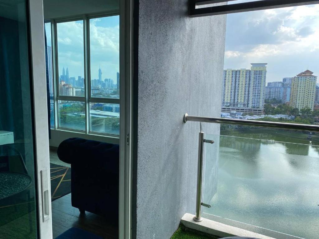 Honeymoon By A Legacy - Klcc Lake View Casa de hóspedes