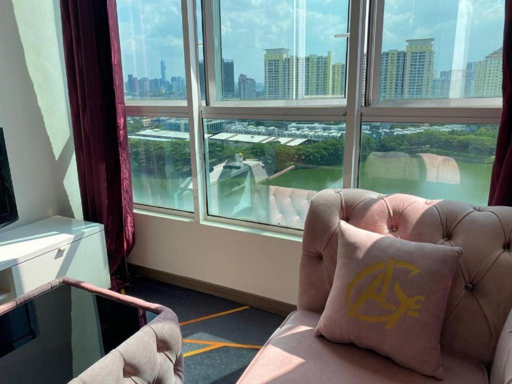 Honeymoon By A Legacy - Klcc Lake View Casa de hóspedes