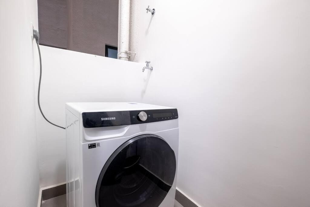 Apartment French Style Sv2 Linked Bridge Velocity Mall 中文房东