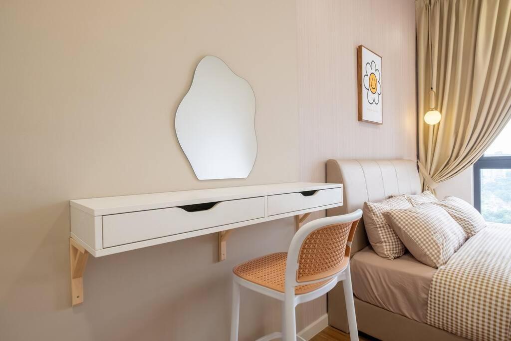 Apartment French Style Sv2 Linked Bridge Velocity Mall 中文房东