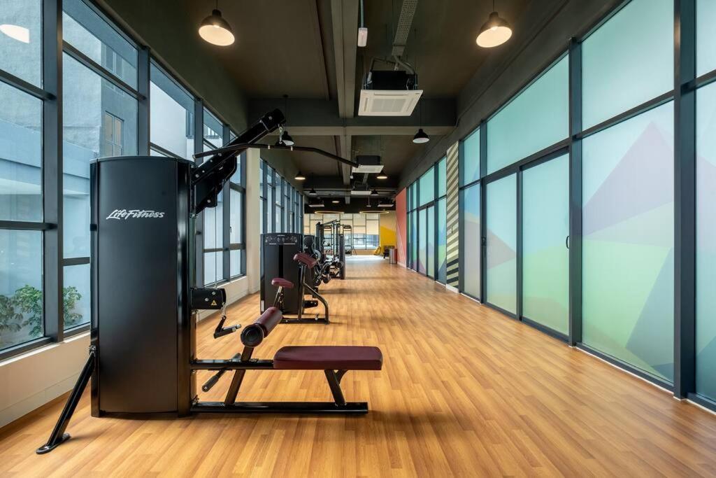 Apartment French Style Sv2 Linked Bridge Velocity Mall 中文房东
