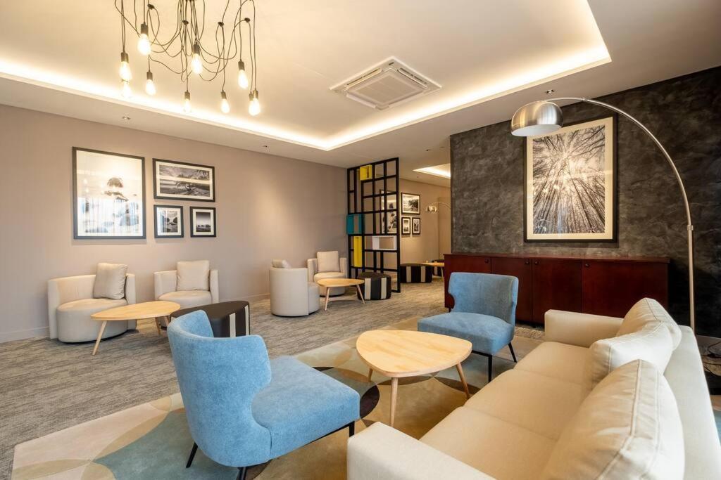French Style Sv2 Linked Bridge Velocity Mall 中文房东 Apartment *