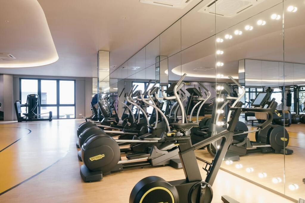 Fairy M Vertica 4bedroom 8pax Infinity Pool Gym Apartment