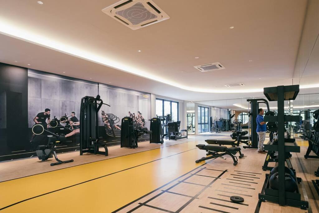 Fairy M Vertica 4bedroom 8pax Infinity Pool Gym Apartment *