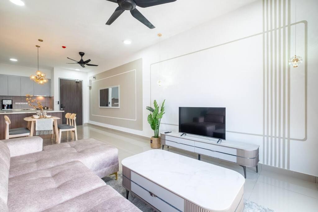 Fairy M Vertica 4bedroom 8pax Infinity Pool Gym Apartment