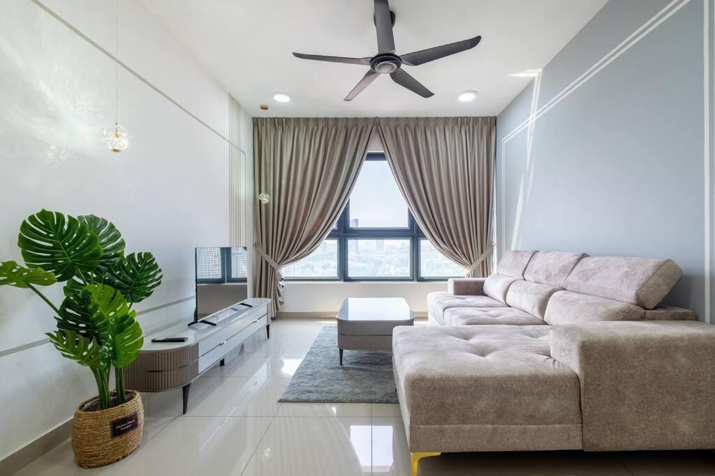 Fairy M Vertica 4bedroom 8pax Infinity Pool Gym Apartment Kuala Lumpur