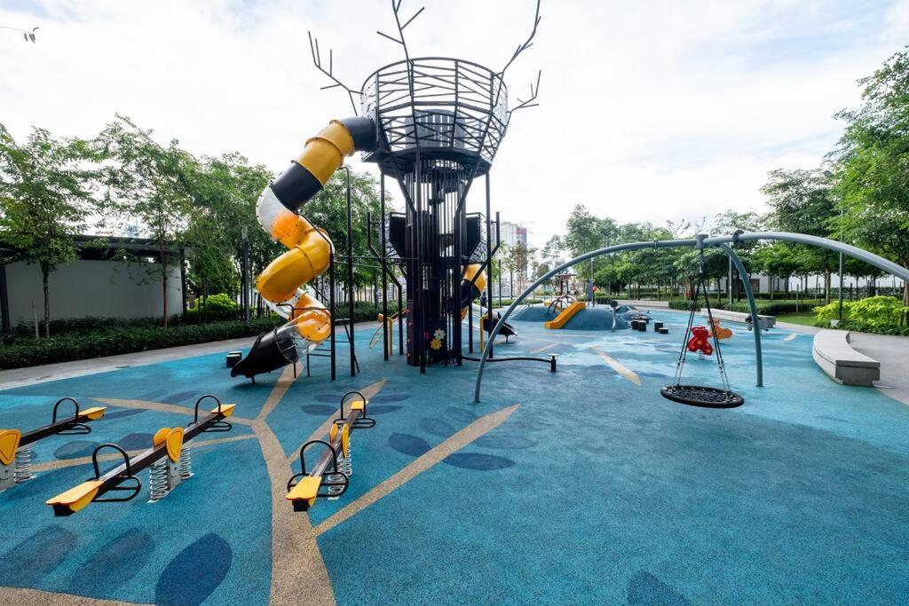 Fairy M Vertica 4bedroom 8pax Infinity Pool Gym Apartment Kuala Lumpur