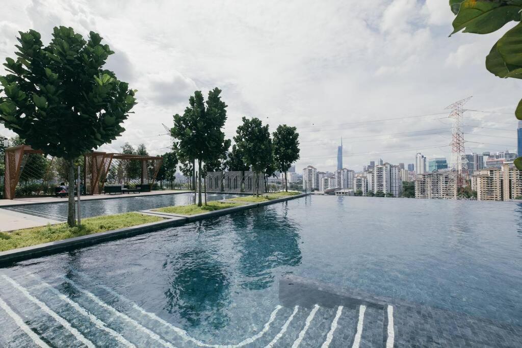 Fairy M Vertica 4bedroom 8pax Infinity Pool Gym * Kuala Lumpur