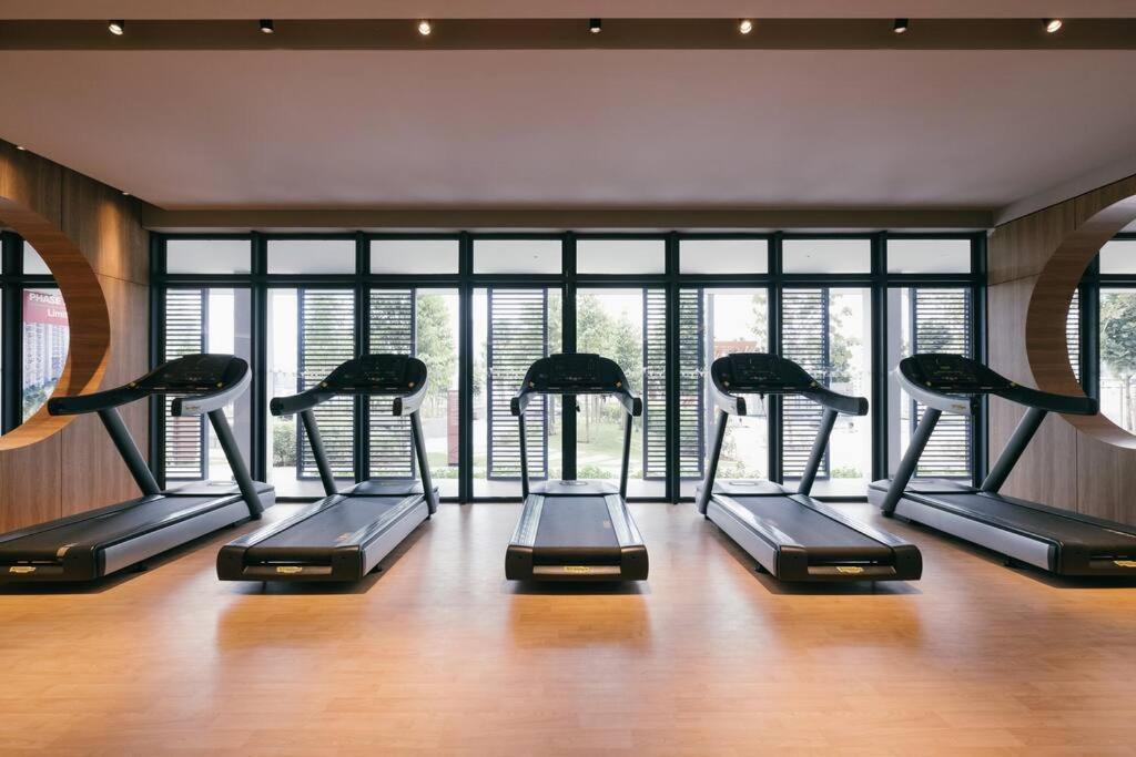 Fairy M Vertica 4bedroom 8pax Infinity Pool Gym Apartment