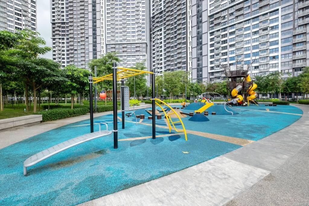 Fairy M Vertica 4bedroom 8pax Infinity Pool Gym Apartment Kuala Lumpur