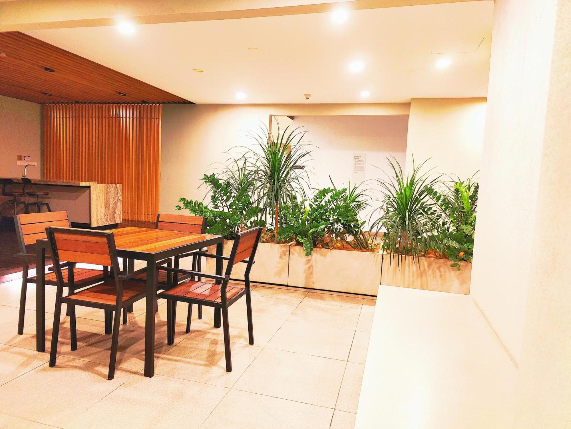 Central Kl City With Balcony Infinity Pool & Lrt Mrt & Klcc Mall Access Apartment *