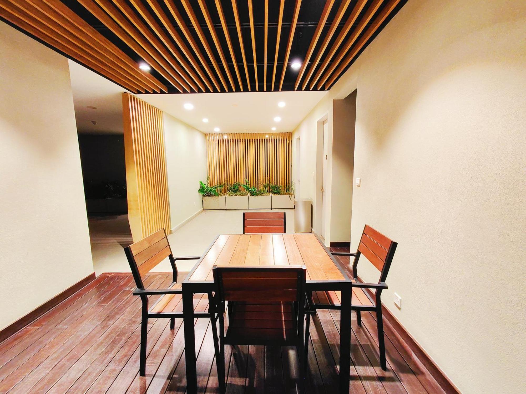 Central Kl City With Balcony Infinity Pool & Lrt Mrt & Klcc Mall Access Apartment Kuala Lumpur