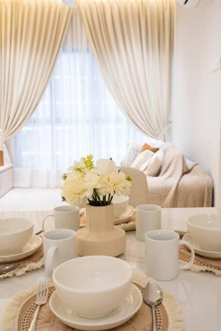 Apartment Little Smiley Flower Majestic Maxim 2br 夜市中文房东mrt Kuala Lumpur