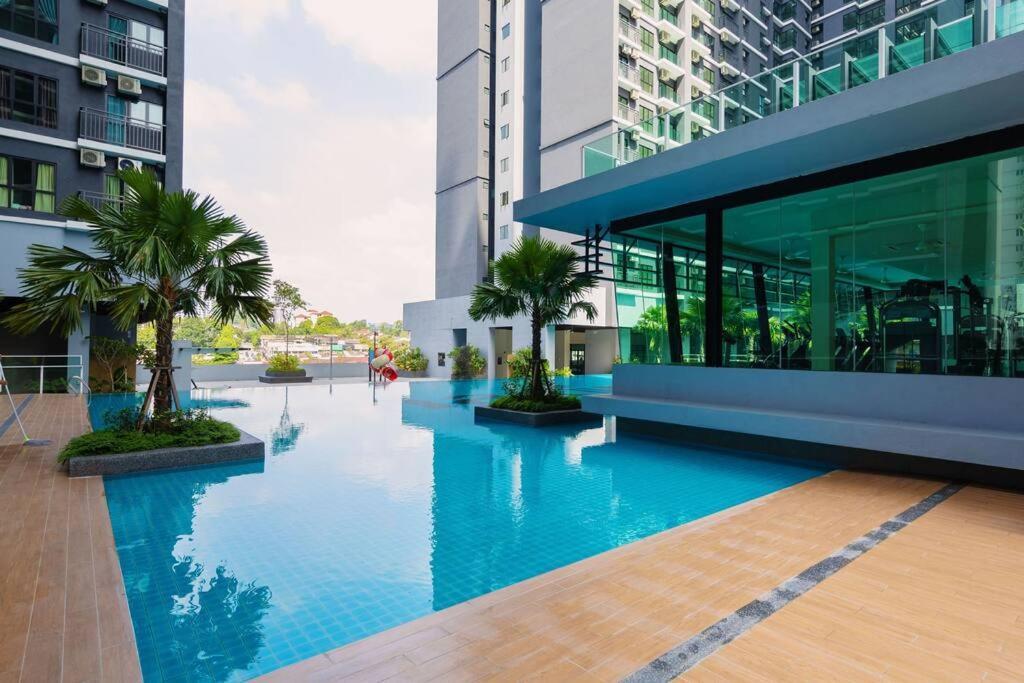 Little Smiley Flower Majestic Maxim 2br 夜市中文房东mrt Apartment