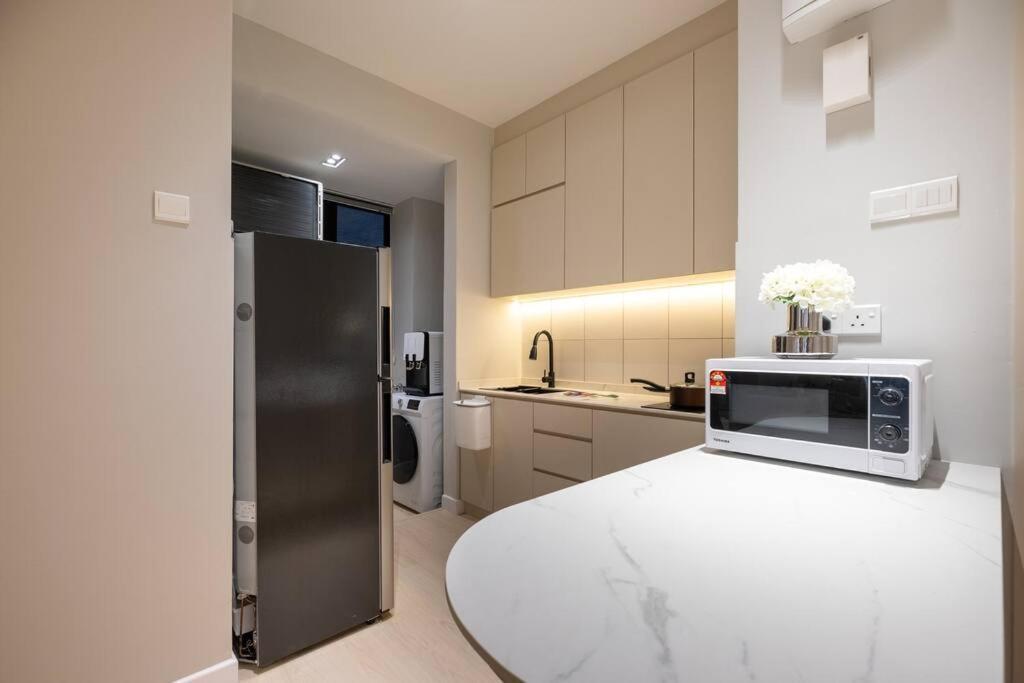 Little Smiley Flower Majestic Maxim 2br 夜市中文房东mrt Apartment